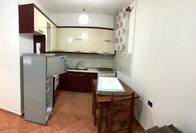 JEPET ME QERA APARTAMENT 1+1 ne Qender TEK SELVIA , 500 EURO