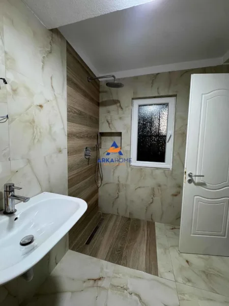 Tirane, jepet me qera apartament 2+1+Ballkon Kati 2, 85 m² 736 € (RR KONGRESI I MANASTIRIT)