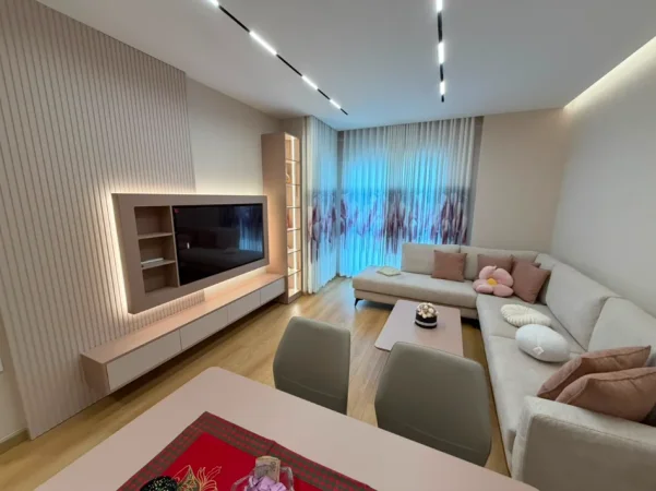 Tirane, jepet me qera apartament 2+1 Kati 8, 1.000 € (zogu i zi)