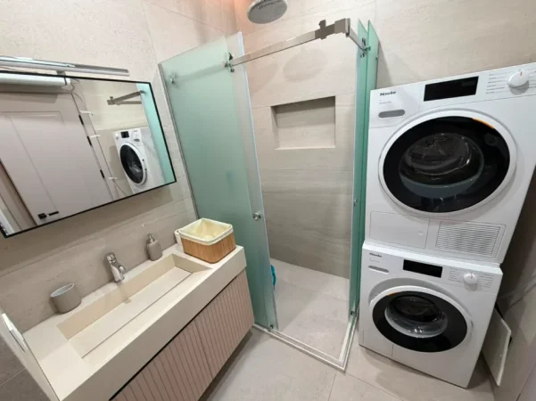 Tirane, jepet me qera apartament 2+1 Kati 8, 1.000 € (zogu i zi)