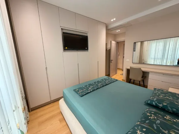 Tirane, jepet me qera apartament 2+1 Kati 8, 1.000 € (zogu i zi)