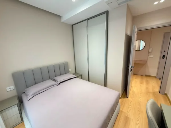 Tirane, jepet me qera apartament 2+1 Kati 8, 1.000 € (zogu i zi)