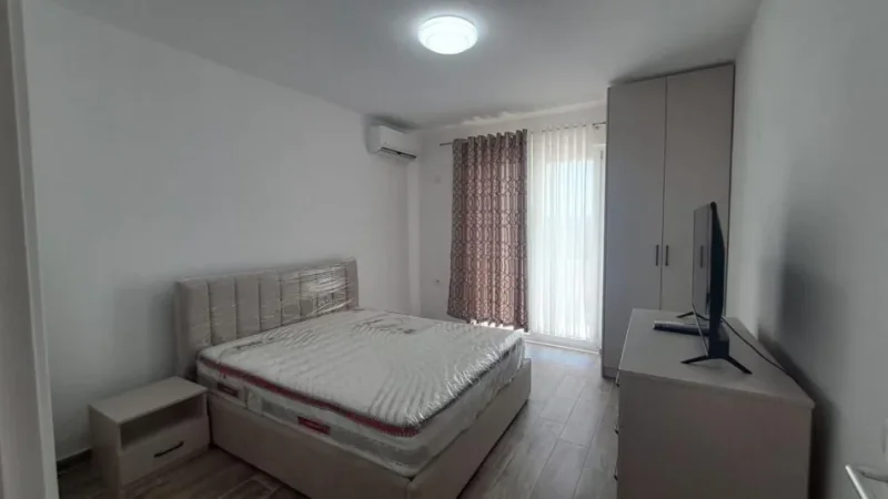 Tirane, jepet me qera apartament 1+1 Kati 8, 65 m² 400 € (Bulevardi Blu Kamez)
