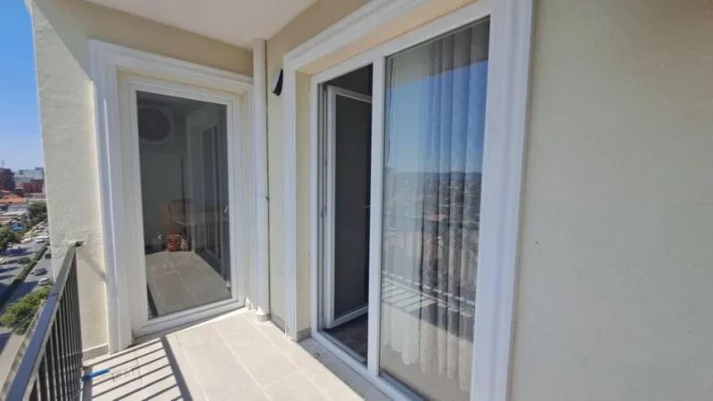 Tirane, jepet me qera apartament 1+1 Kati 8, 65 m² 400 € (Bulevardi Blu Kamez)