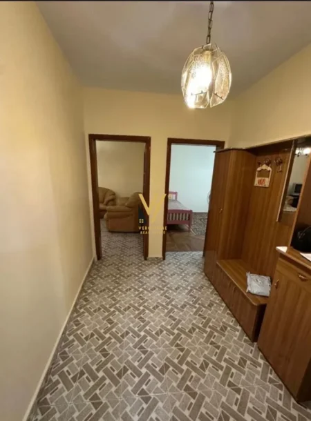 Tirane, jepet me qera apartament 2+1+Ballkon Kati 4, 90 m² 620 € (BULEVARDI ZOGU I PARE)