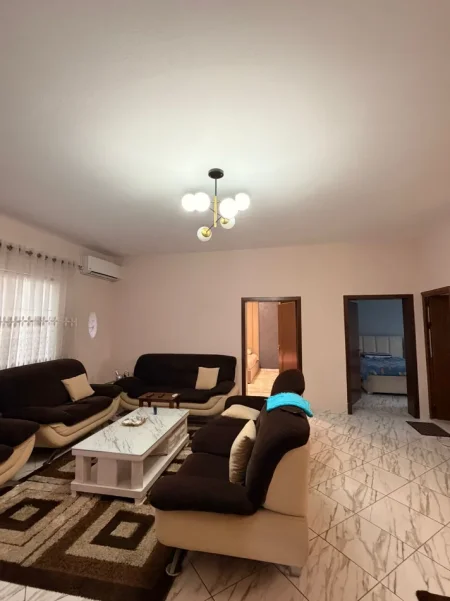 Tirane, jepet me qera apartament 2+1 Kati 2, 450 € (CASA ITALIA)