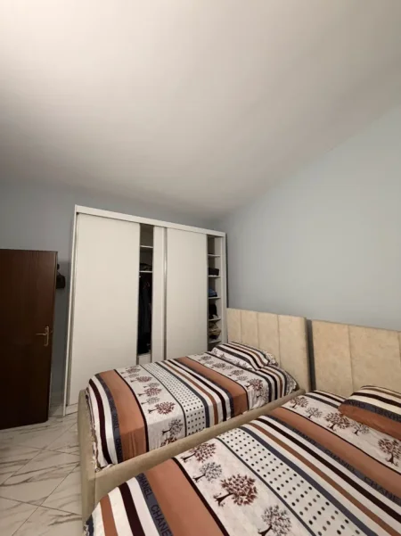 Tirane, jepet me qera apartament 2+1 Kati 2, 450 € (CASA ITALIA)