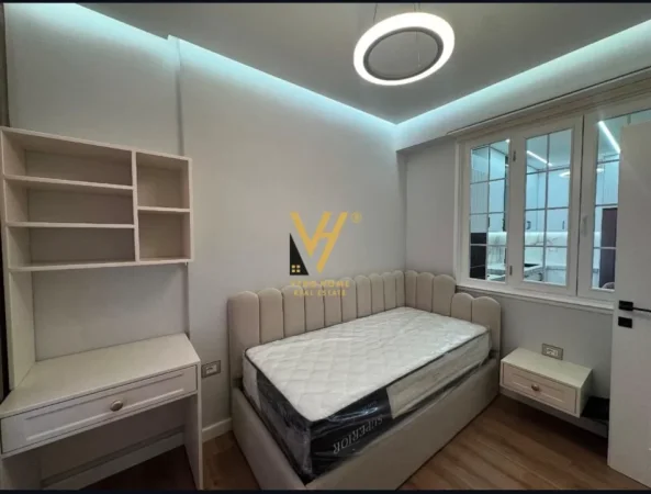 Tirane, jepet me qera apartament 2+1+Ballkon Kati 5, 110 m² 920 € (SELVIA)