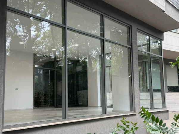 Tirane, jepet me qera,ambient komercial , 63 m² (Rruga e Dibres)