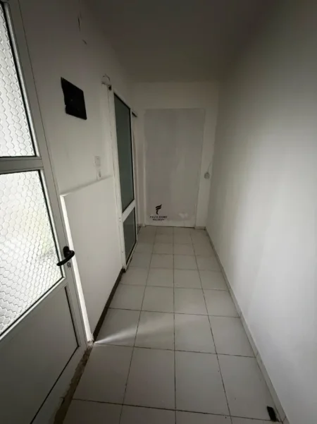 Tirane, jepet me qera dyqan Kati 0, 45 m² 650 € (SHESHI WILLSON)