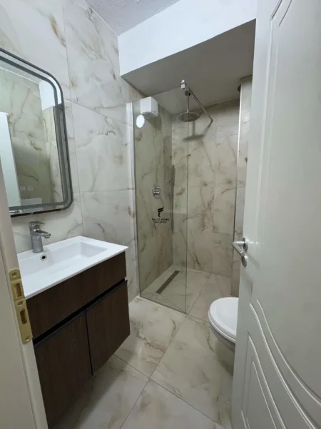 Tirane, jepet me qera apartament 1+1 Kati 2, 85 m² 700 € (KONGRESI I MANASTIRIT)