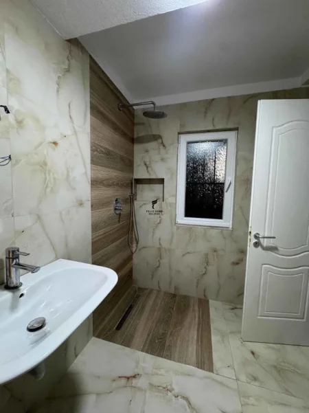 Tirane, jepet me qera apartament 1+1 Kati 2, 85 m² 700 € (KONGRESI I MANASTIRIT)