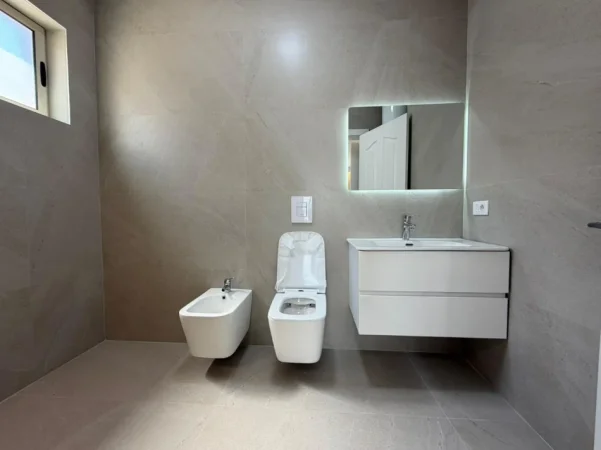 Tirane, shitet apartament 2+1 Kati 7, 108 m² 163.000 € (Astir)