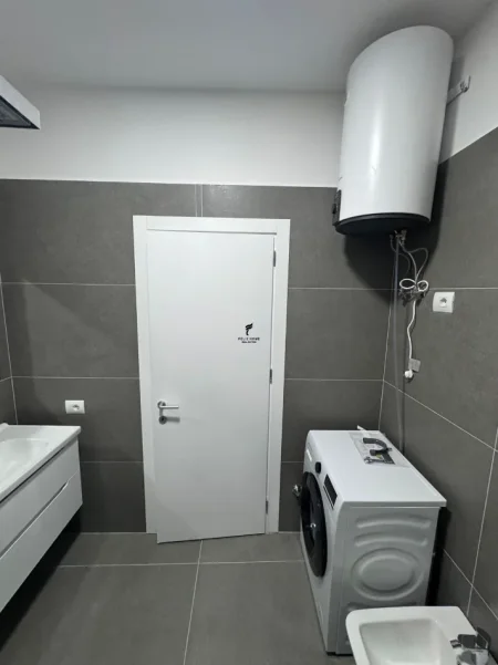 Tirane, jepet me qera apartament 1+1 Kati 3, 70 m² 550 € (YZBERISHT)