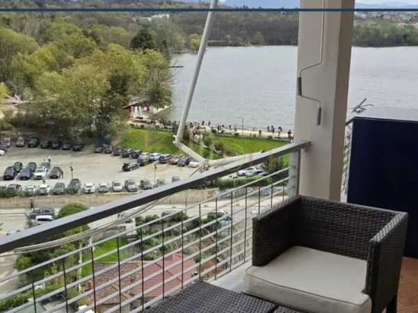 Tirane, jepet me qera 2+1+Ballkon , 100 m² 1.500 € (Liqeni artificial)