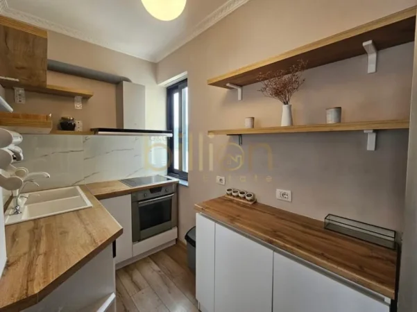 Tirane, jepet me qera 2+1+Ballkon , 100 m² 1.500 € (Liqeni artificial)