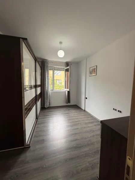 Tirane, shitet apartament 2+1+Ballkon Kati 6, 90 m² 185.000 € (Ish Fusha e Aviacionit)