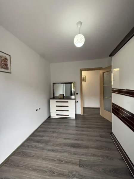 Tirane, shitet apartament 2+1+Ballkon Kati 6, 90 m² 185.000 € (Ish Fusha e Aviacionit)