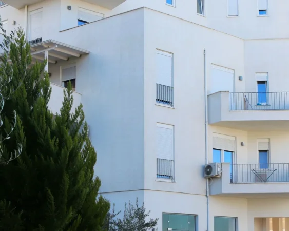 Tirane, shitet apartament 1+1 Kati 1, 46 m² 85.000 € (kompleksi ana)