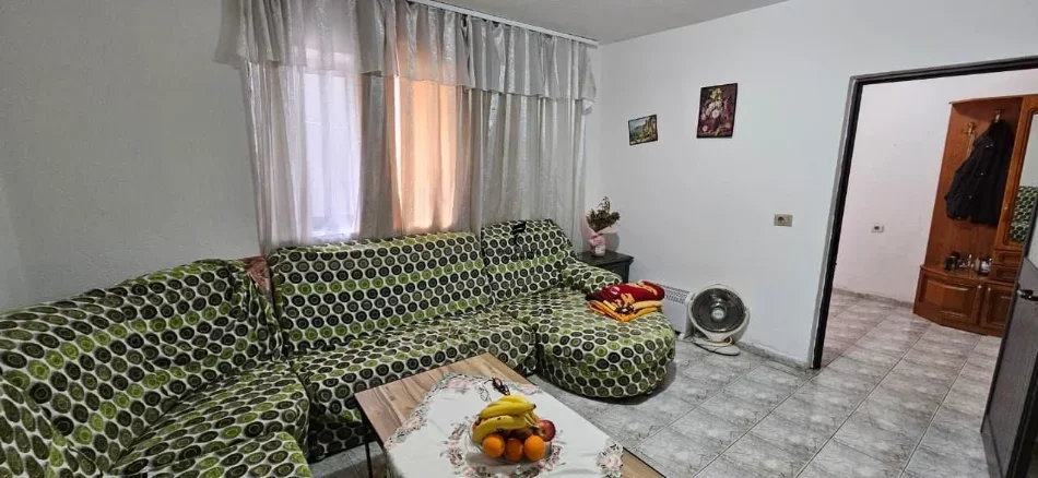 Tirane, jepet me qera apartament 1+1 Kati 1, 67 m² 450 € (KOMUNA E PARISIT)