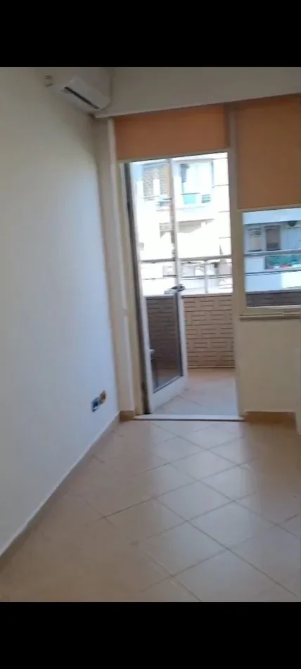 Tirane, jepet me qera ambjent biznesi Kati 8, 70 m² 550 € (Rruga Sami Frashëri)