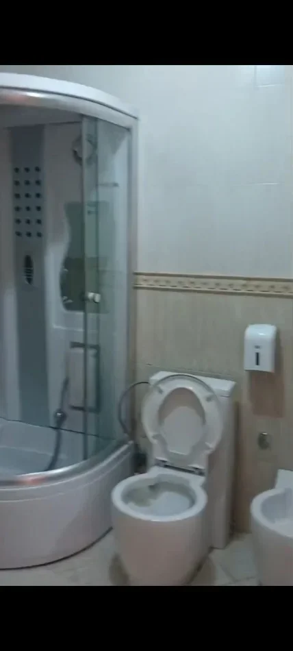 Tirane, jepet me qera ambjent biznesi Kati 8, 70 m² 550 € (Rruga Sami Frashëri)