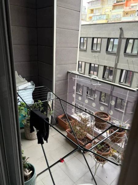 Tirane, jepet me qera apartament 1+1 Kati 6, 60 m² 600 € (JURIDIKU)