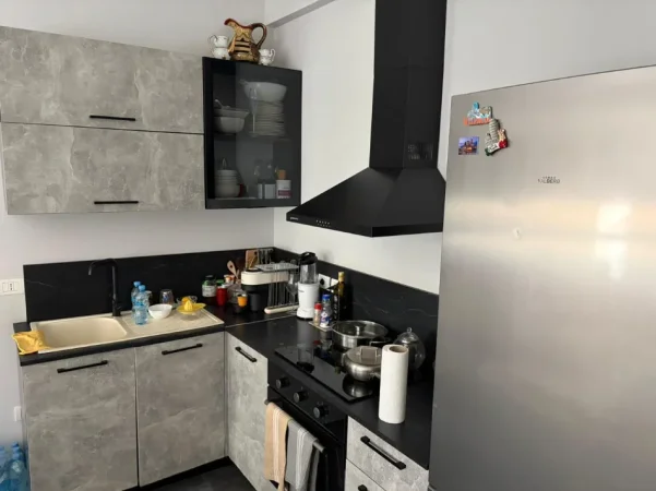 Tirane, jepet me qera apartament 1+1 Kati 6, 60 m² 600 € (JURIDIKU)