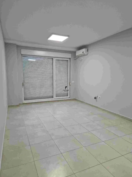 Tirane, jepet me qera zyre Kati 7, 55 m² 400 € (5 MAJI)