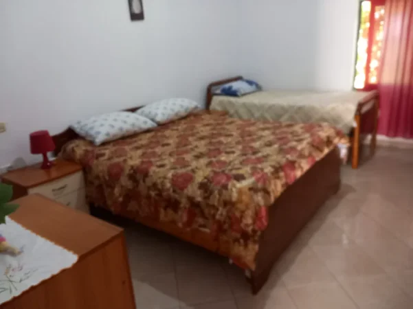 Tirane, jepet me qera shtepi 1+1 Kati 0, 71 m² 320 € 