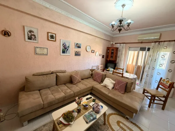 Durres, shitet apartament 2+1 Kati 3, 110.000 € (Kryqi i Kuq)