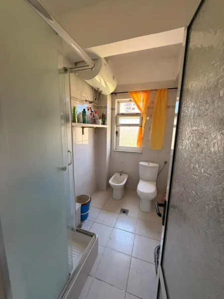 Durres, shitet apartament 2+1 Kati 3, 110.000 € (Kryqi i Kuq)