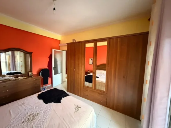 Durres, shitet apartament 2+1 Kati 3, 110.000 € (Kryqi i Kuq)