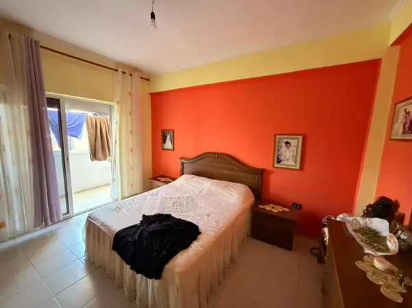 Durres, shitet apartament 2+1 Kati 3, 110.000 € (Kryqi i Kuq)