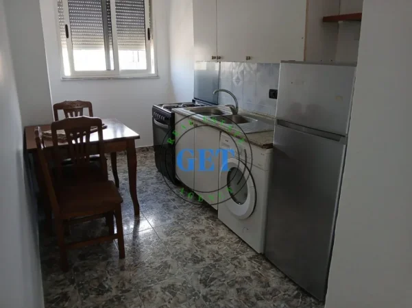 Durres, jepet me qera apartament 1+1 Kati 4, 56 m² 300 € (Spitali Amerikan)