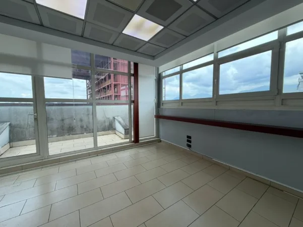 Tirane, jepet me qera zyre Kati 9, 450 m² 6.000 € (RRUGA E KAVAJES)