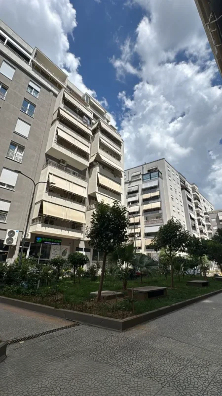 Tirane, jepet me qera apartament 1+1 Kati 1, 67 m² 800 € (KOMUNA E PARISIT)