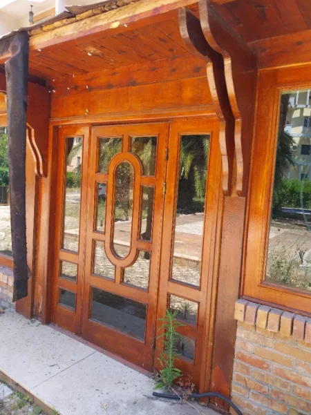 Tirane, shes OKAZION. MBYLLET HOTEL ☆☆☆☆ SHITEN 2 DYER DRURI ARTISTIKE 290 €