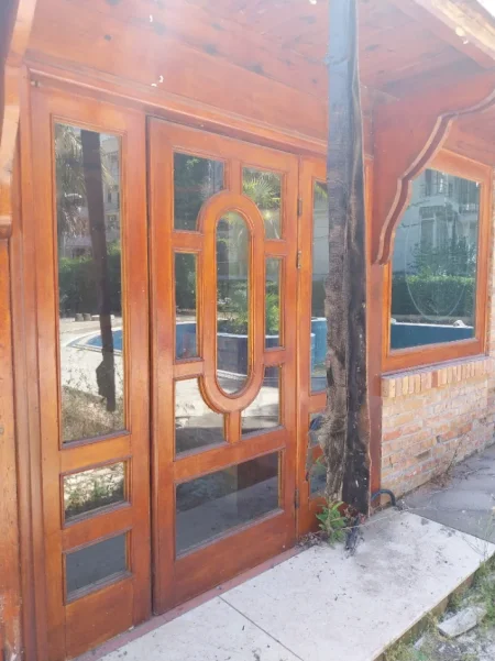 Tirane, shes OKAZION. MBYLLET HOTEL ☆☆☆☆ SHITEN 2 DYER DRURI ARTISTIKE 290 €