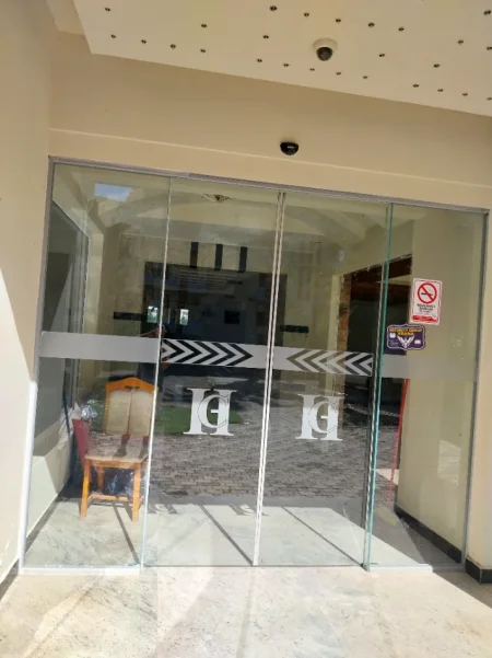Durres, shes OKAZION. MBYLLET HOTEL ☆☆☆☆ SHITET 1 PORTË XHAMI AUTOMATIKE "FAAC" ME SENSOR SHUMË CILËSORE 550 €