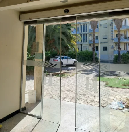 Durres, shes OKAZION. MBYLLET HOTEL ☆☆☆☆ SHITET 1 PORTË XHAMI AUTOMATIKE "FAAC" ME SENSOR SHUMË CILËSORE 550 €