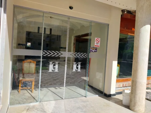 Durres, shes OKAZION. MBYLLET HOTEL ☆☆☆☆ SHITET 1 PORTË XHAMI AUTOMATIKE "FAAC" ME SENSOR SHUMË CILËSORE 550 €