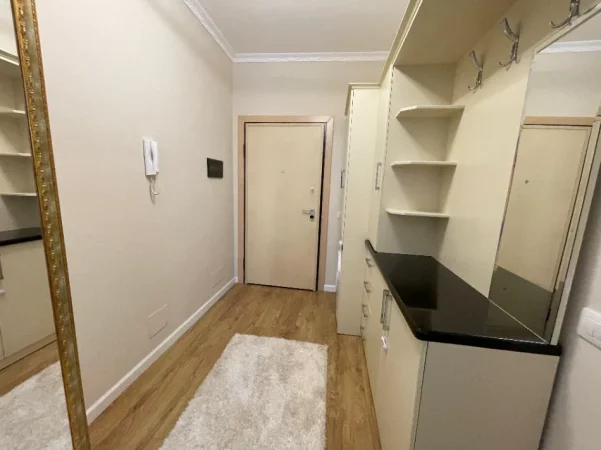 Tirane, jepet me qera apartament 2+1+Ballkon Kati 2, 104 m² 740 € (rruga gramoz pashko)