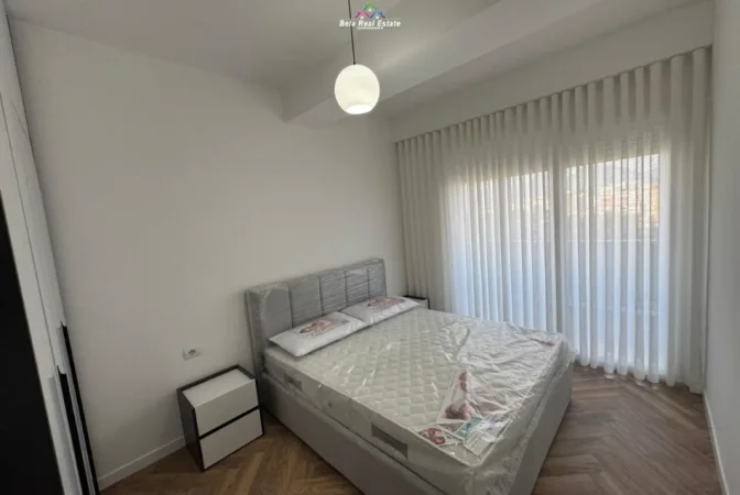 Tirane, jepet me qera apartament 1+1+Ballkon , 70 m² 580 € (golden park)