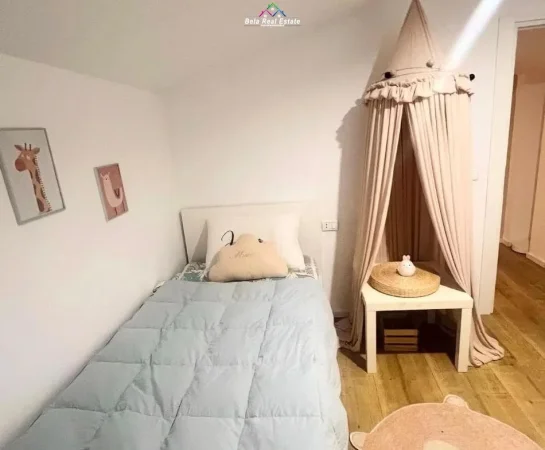 Tirane, jepet me qera apartament 2+1 Kati 1, 180 m² 1.260 € (bill klinton)