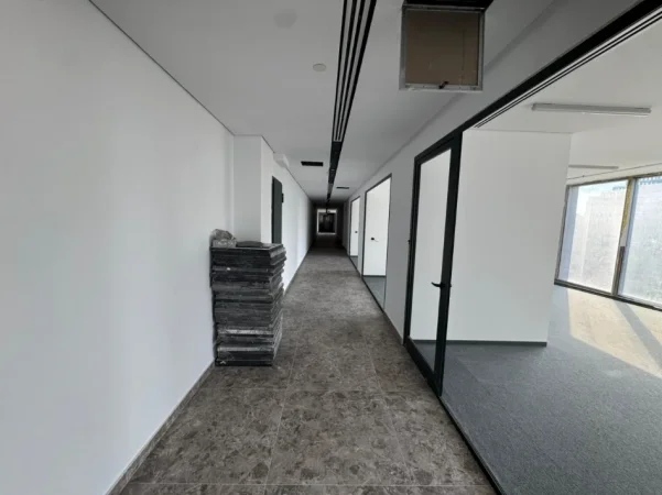 Tirane, jepet me qera Studio Kati 3, 74 m² 3.000 € (Kisha)