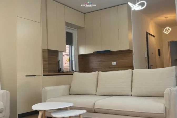 Tirane, jepet me qera apartament 2+1 Kati 7, 95 m² 600 € (paskuqan)