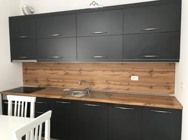Tirane, jepet me qera apartament 1+1+Ballkon Kati 3, 61 m² 590 € (amerikan 2)