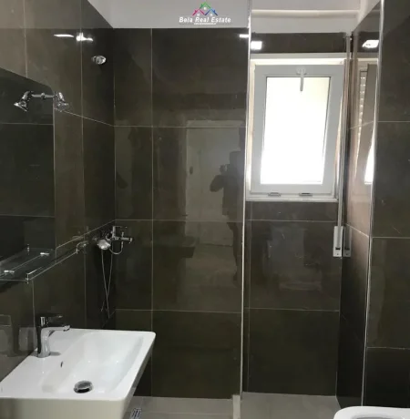 Tirane, jepet me qera apartament 1+1+Ballkon Kati 3, 61 m² 590 € (amerikan 2)