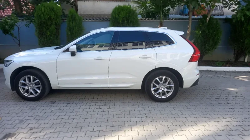 Tirane, shitet SUV Volvo XC60 Nafte, e bardhë automatik Kondicioner 218.000 km 30.000 €
